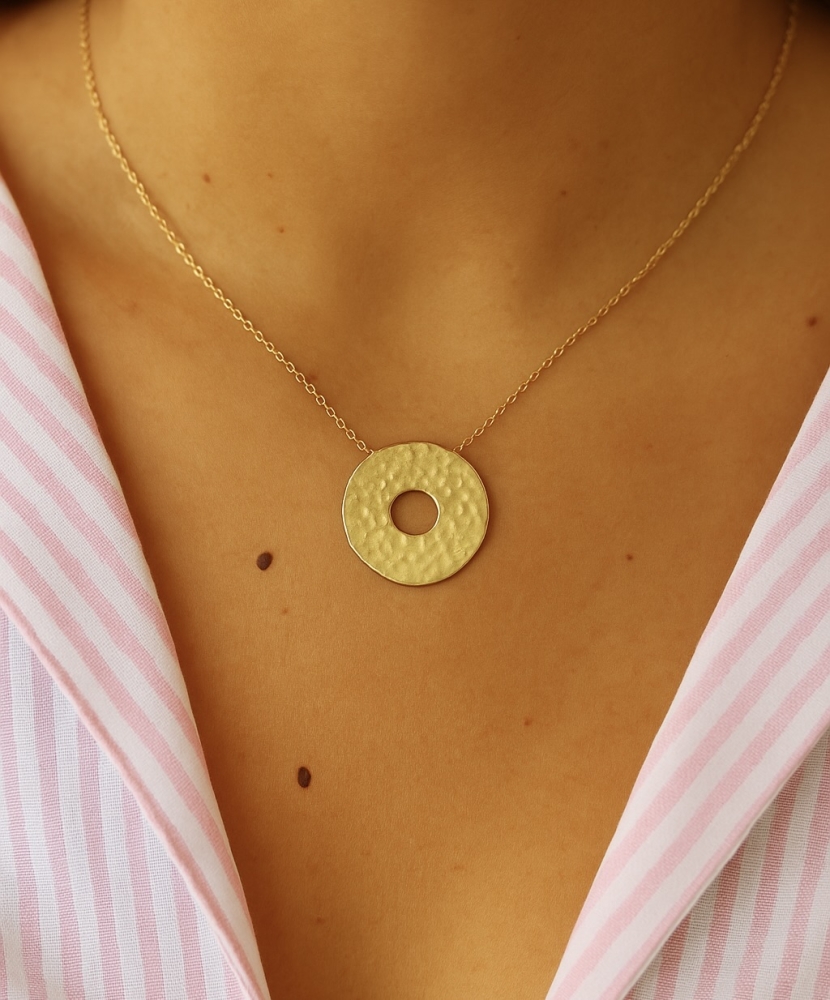 Collier Pour Femme ISIS – Modèle Doré Avec Pierres Vertes – Neuf Avec étiquettes, Dans Sa Boîte D'origine
